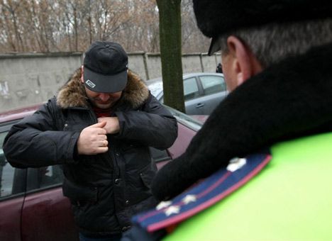 В Украине начали вручать повестки с помощью ГАИ – СМИ