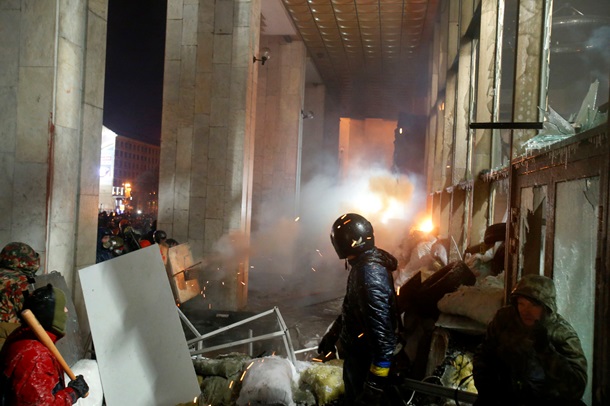 В Киеве массово жгут авто из Западной Украины - СМИ В Киеве массово жгут авто из Западной Украины - СМИ