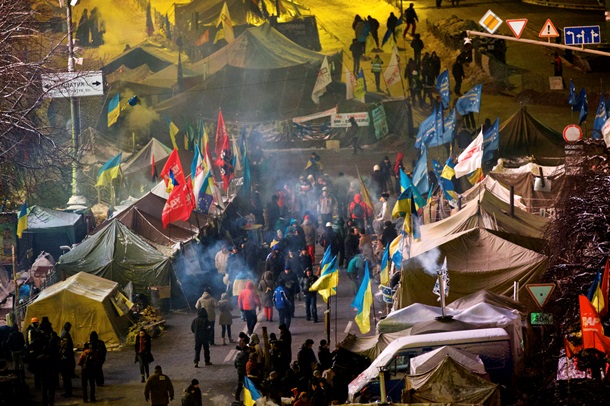 Начало штурма Евромайдана. Фоторепортаж из центра Киева в ночь на 11 декабря Начало штурма Евромайдана. Фоторепортаж из центра Киева в ночь на 11 декабря