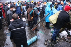 Активисты Евромайдана соорудили воздушную пушку. ФОТОрепортаж Активисты Евромайдана соорудили воздушную пушку. ФОТОрепортаж