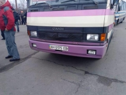 Активисты Полтавщины поймали на дороге три автобуса вооруженных палками титушек из Донецка Активисты Полтавщины поймали на дороге три автобуса вооруженных палками титушек из Донецка