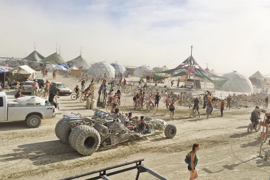 Лучшие снимки и видео людей и инсталляций на Burning Man 2016