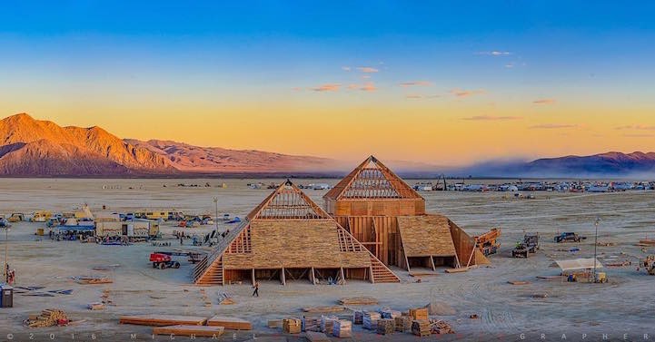 Лучшие снимки и видео людей и инсталляций на Burning Man 2016