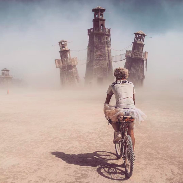 Лучшие снимки и видео людей и инсталляций на Burning Man 2016